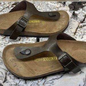 Birkenstock Gizeh In Golden Brown, Size 37 EU, 6.5-7 US